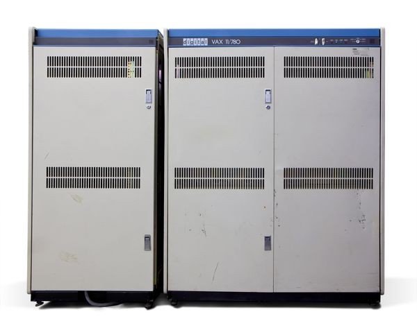 کامپیوتر-پردازندۀ VAX 11780 2