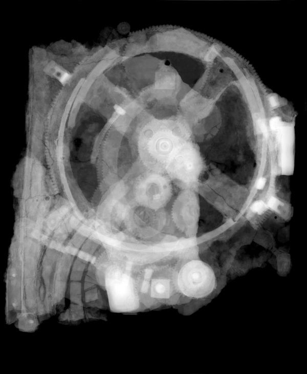 تصویر اشعۀ ایکس از تکه‌ای از دستگاه آنتیکیترا