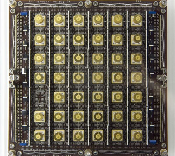 حامل چندتراشه‌ای کامپیوتر Amdahl 470V