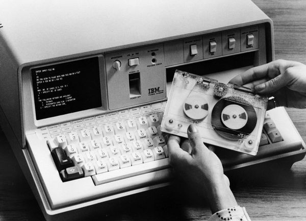 رایانۀ قابل‌حمل آی‌بی‌ام 5100 (IBM 5100)