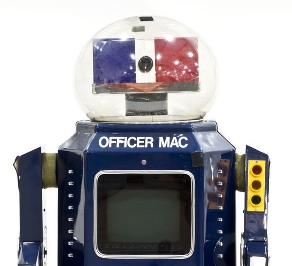 ربات آموزشی افسر مک