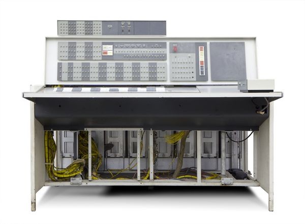 میزفرمان کامپیوتر IBM 7049